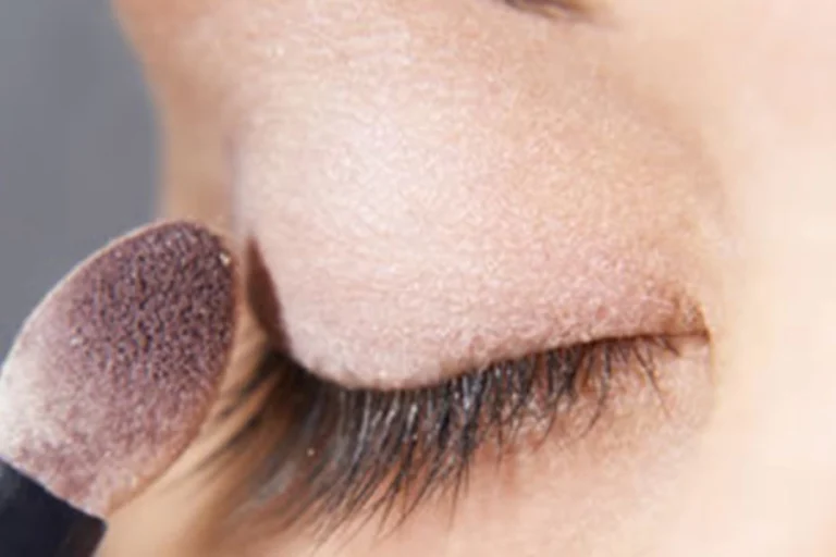 Maquillaje para fiestas formales 768x512