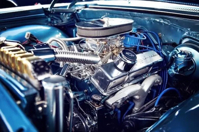 Partes del motor de un auto 768x512